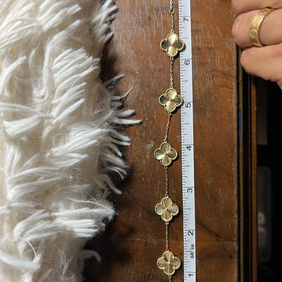 Elegant Gold Flower Bracelet - Picture 13 of 16